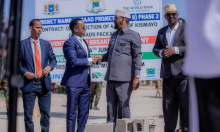Madaxweynaha Jubaland Axmed Maxamed Islaam ayaa Magaalada Kismaayo ka dhagax dhigay labo wado oo laami ah