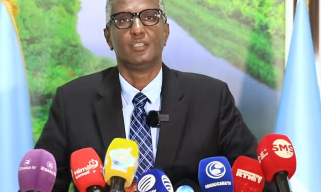 Cabdiraxmaan Cabdishakuur Warsame OO dhaliil dul hojiyay Safarada Madaxwayne Xassan.