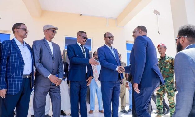 Madaxweynaha Dowladda Puntland Siciid Cabdullaahi Deni ayaa maanta Kormeeray xarunta dhexe Garsoorka Dowladda Puntland.